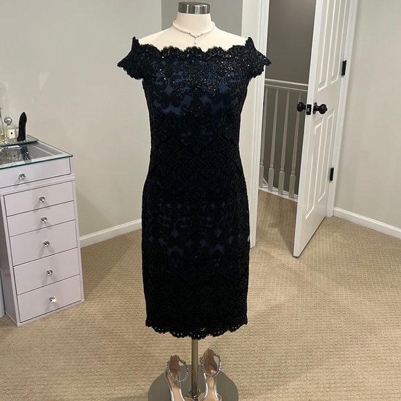 COPY - Tadashi Shoji lace Cocktail Dress - Picture 2 of 8